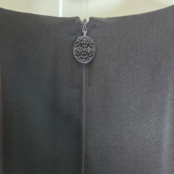 Elie Tahari Black and Cream Sleeveless Sheath Sulk Blend Mini Dress Size 8 - Picture 4 of 6